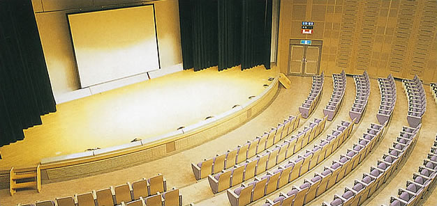 ホール　各種講演やイベントを行うための円形ホール
