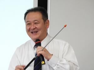 講師