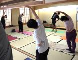 ストレッチ（立ってのばす）