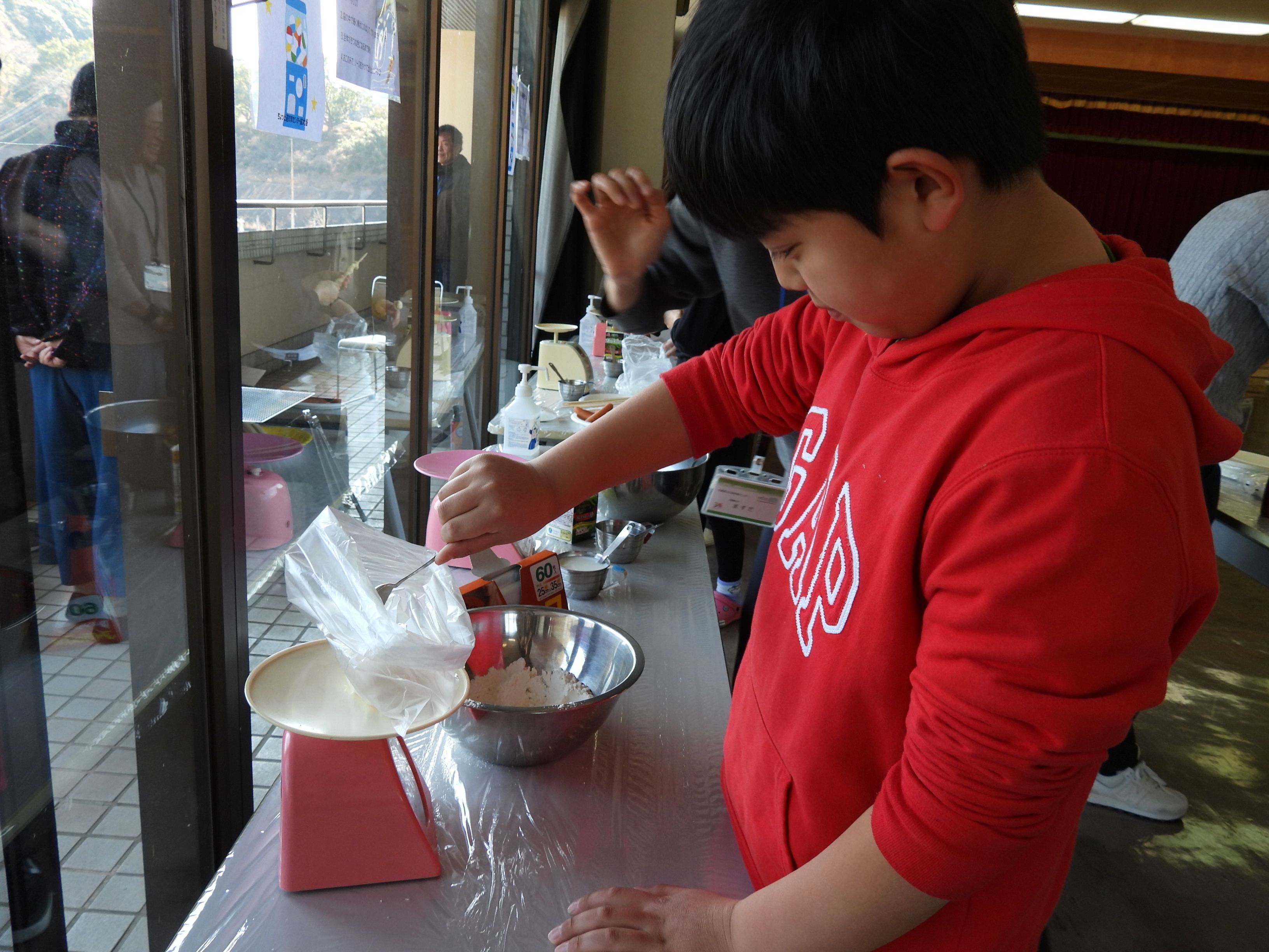 ぐるぐるパン作り（計量）